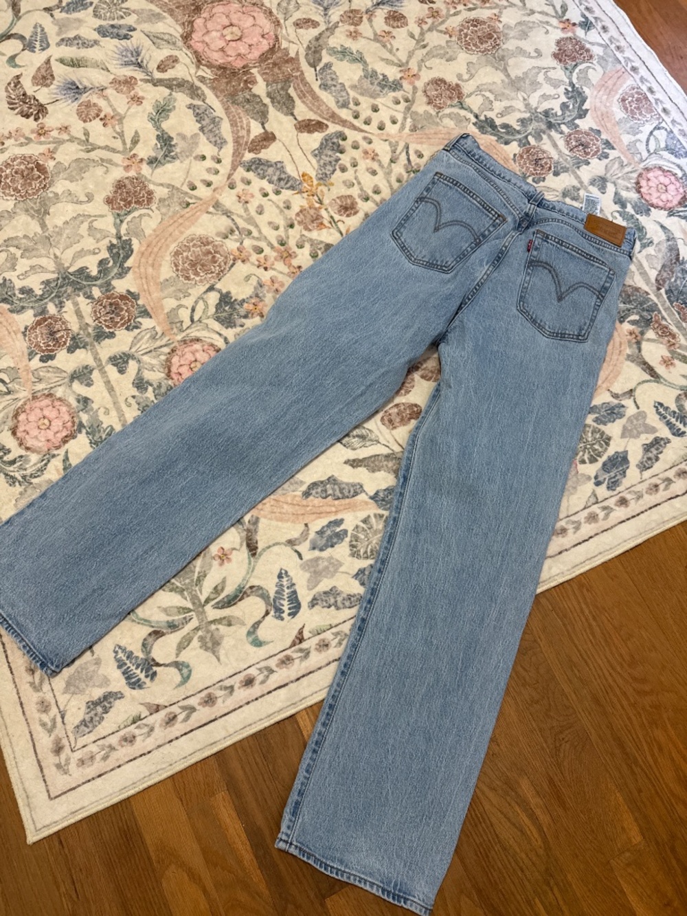 Levi’s Ribcage - Picture 2 of 3
